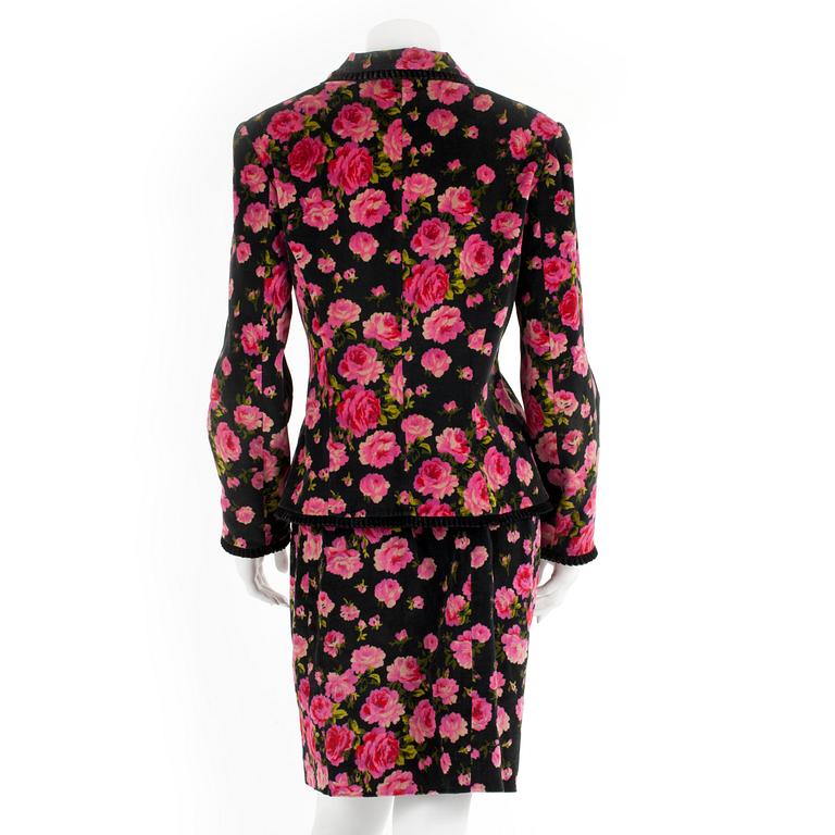 KENZO, A two-piece floral printed velvet suit consisting of jacket and skirt, french size 40/42.