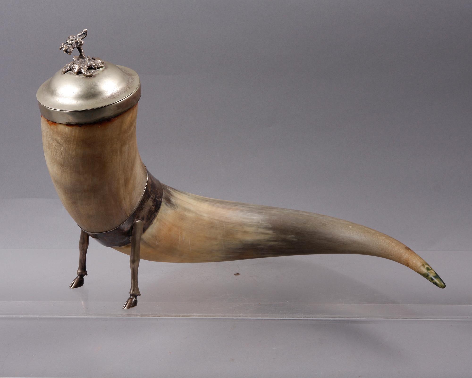 DRYCKESHORN, horn, nysilver, fornnordisk stil, Sverige, 1800-talets sista fjärdedel.