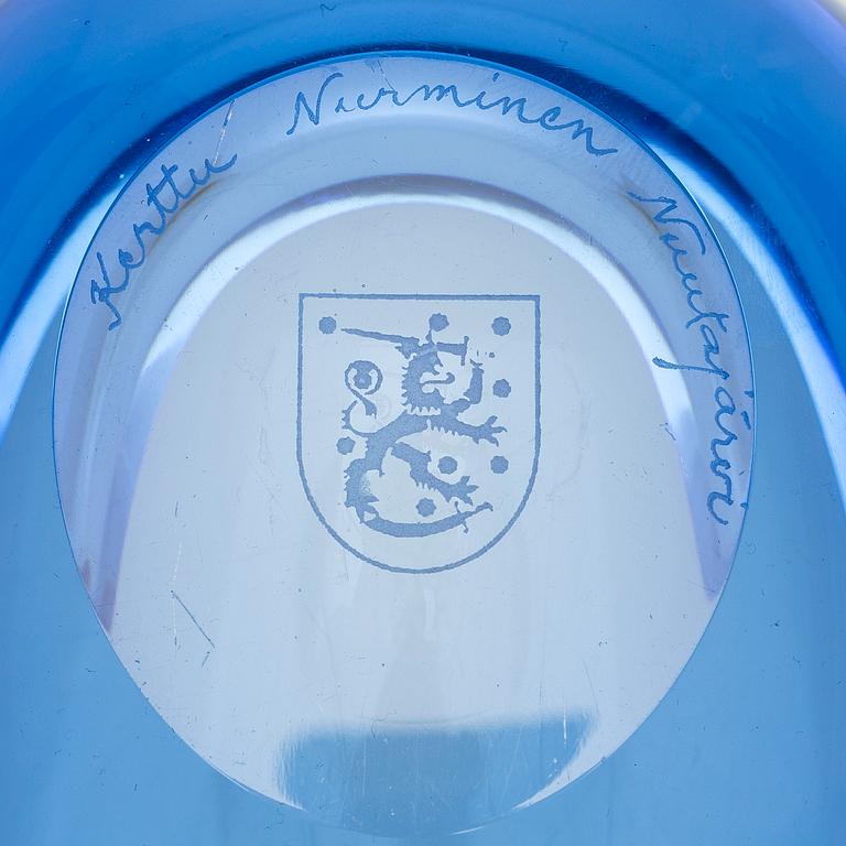 A GLASS BOWL BY KERTTU NURMINEN, signed  Kerttu Nurminen Nuutajärvi.