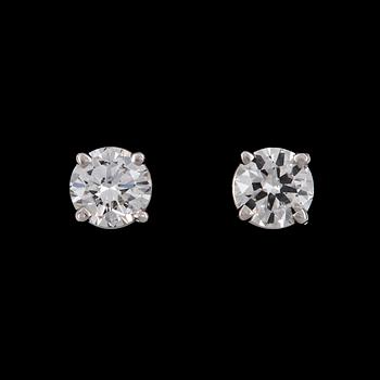 6. EARSTUDS, brilliant cut diamonds, app. 0.74 and 0.78 cts.