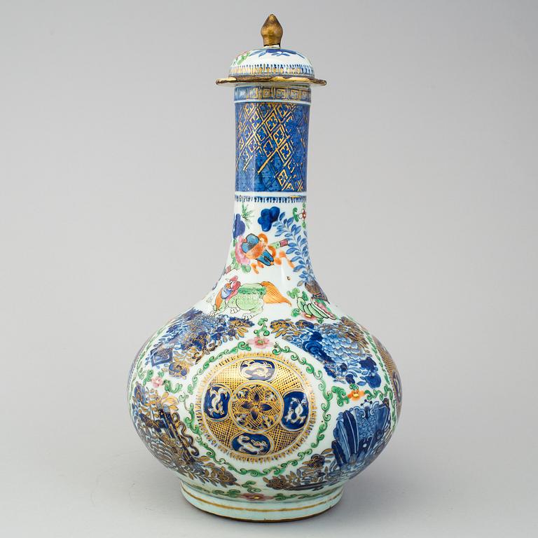 A chinese famille rose medallion and underglazed blue and white vase with cover. Qing dynasty, late 19th century.