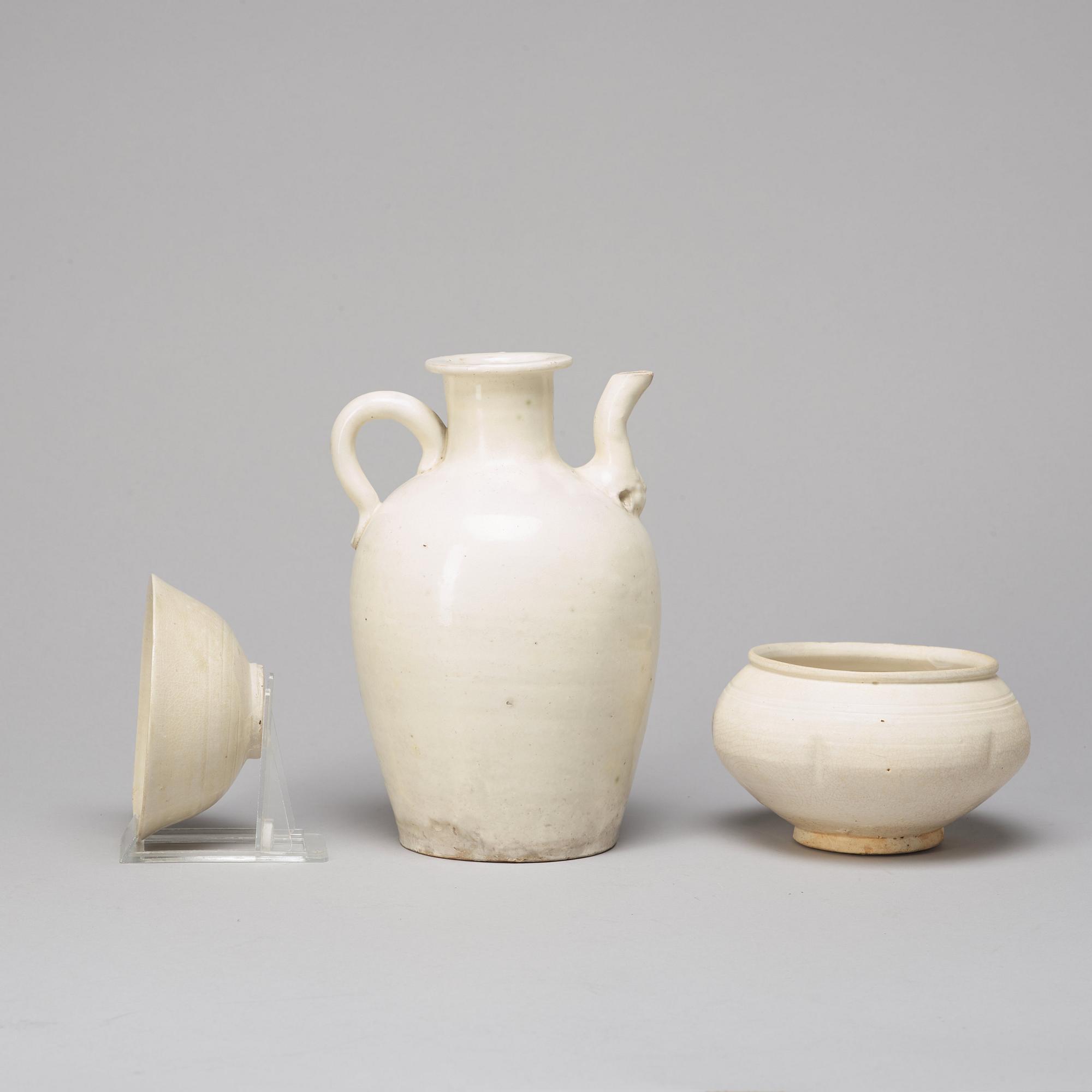 KANNA, KRUKA samt SKÅL, keramik. Sydostasien, troligen 1500-1600-tal.