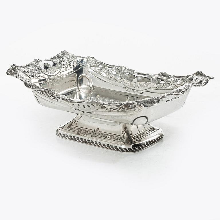 An English silver bowl, mark of John Round & Son Ltd, Sheffield, 1897.