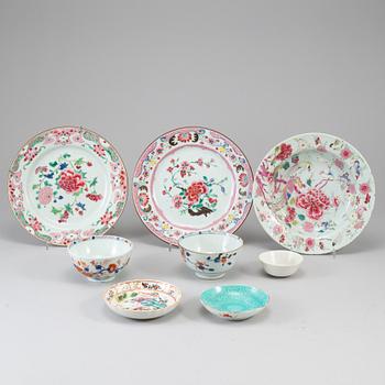 A group of Chinese porcelain, Qing dynasty, 18th-19th Century. (8 pieces).