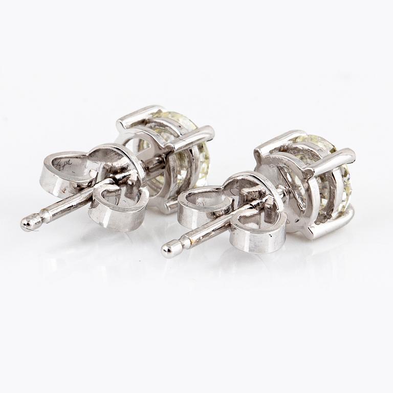 Brilliant-cut diamond earrings, totalt 1,11 ct,  K/Vs-si-p.