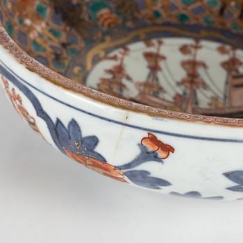 A Japanese Nanban imari bowl, Meiji (1868-1912).