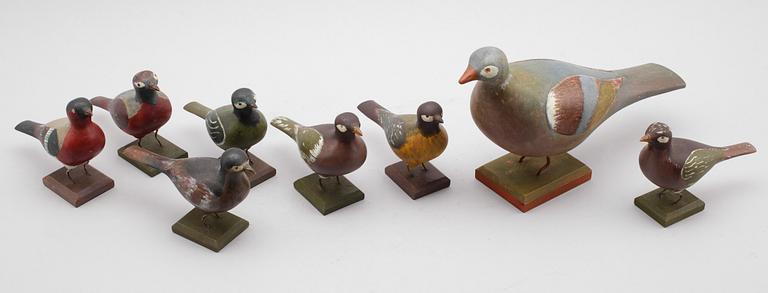 FIGURER, 8 st, skuret trä, 1900-talets första hälft.