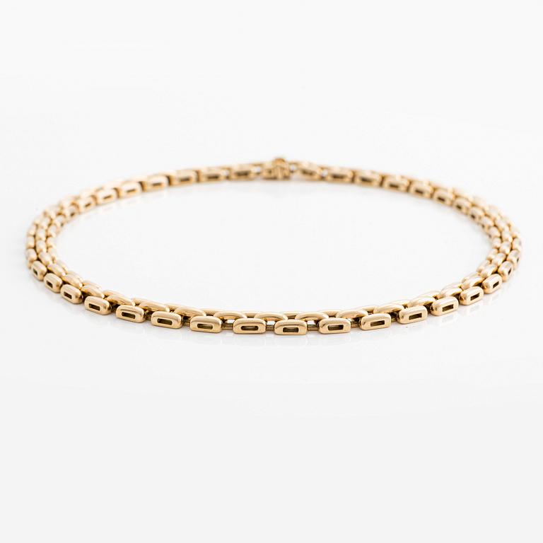 An 18K gold Cartier necklace.