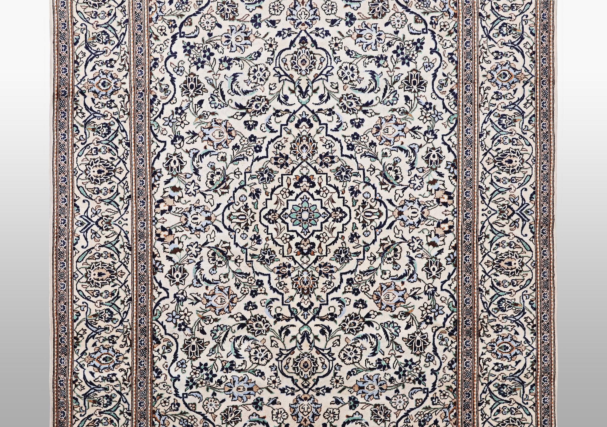 A carpet, Kashan, ca 300 x 199 cm.