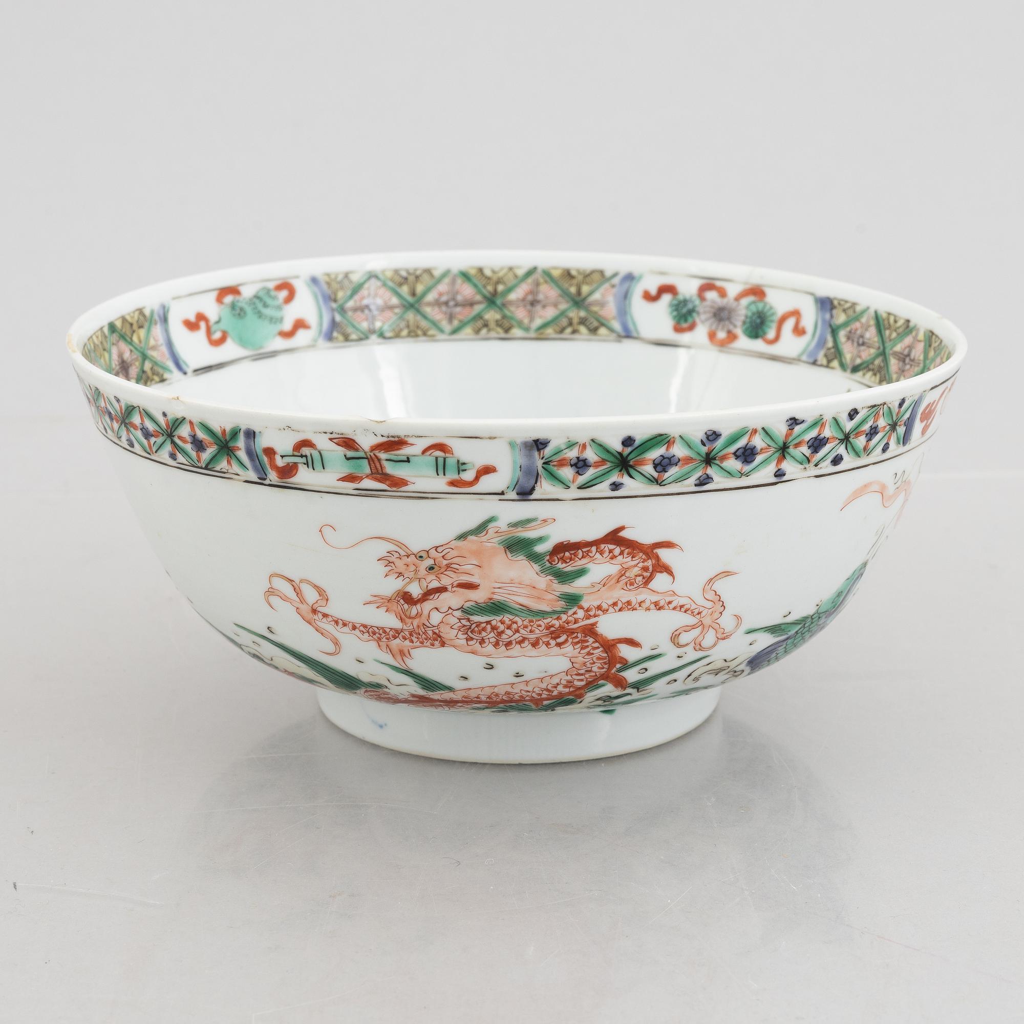A wucai porcelain bowl, China, Qingdynasty, early 18th century.