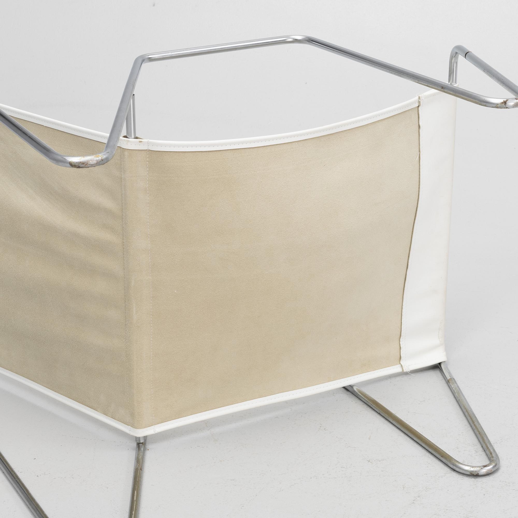 Verner Panton, a pair of 'Bachelor' lounge chairs.