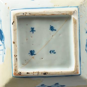 A pair of blue and white dishes, Ming dynasty, 17th Century.