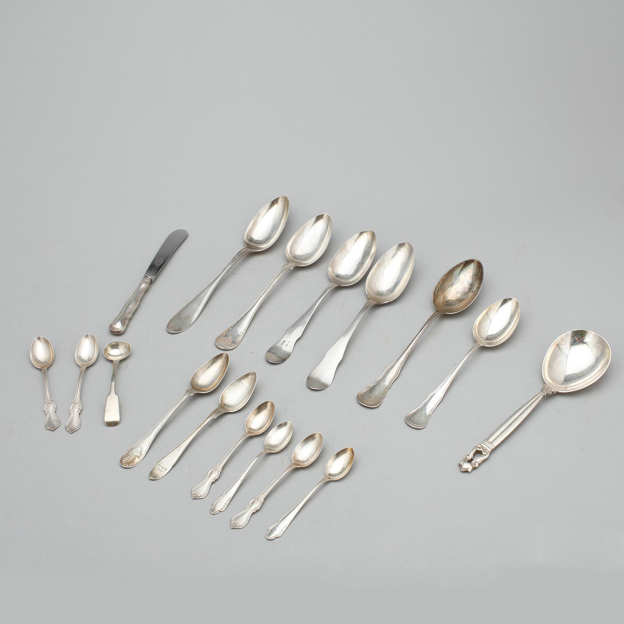 PARTI SILVER, 42 delar,  bl.a. C.G. Hallberg 1945, tot vikt (exklusive knivar) ca 1300 gram.