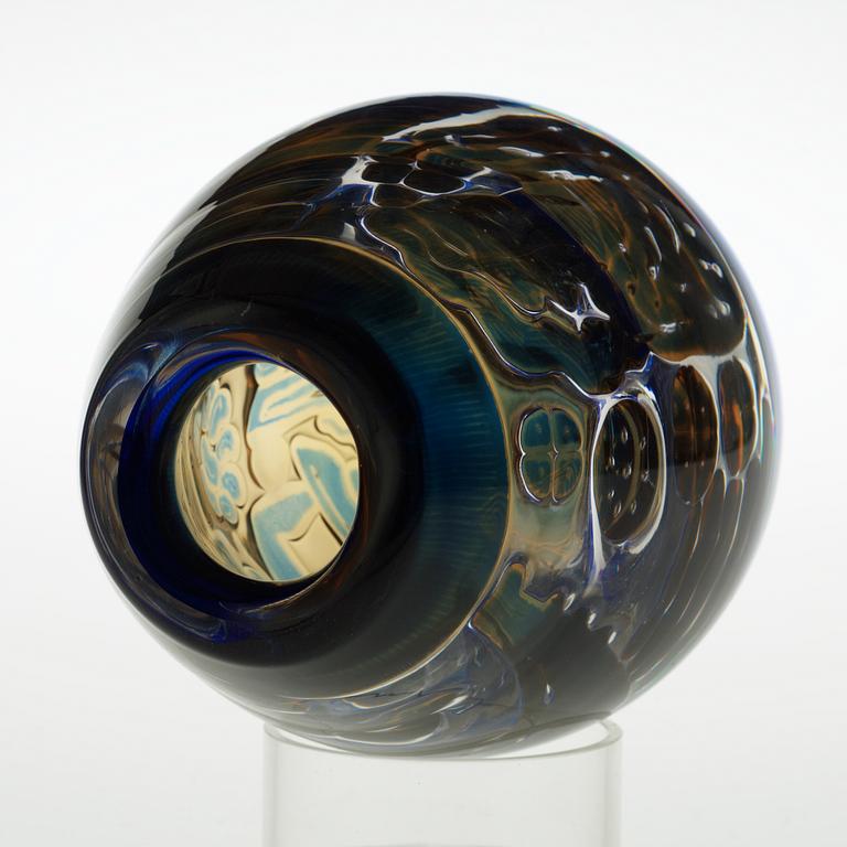 An Edvin Öhrström Ariel glass vase, Orrefors 1966.