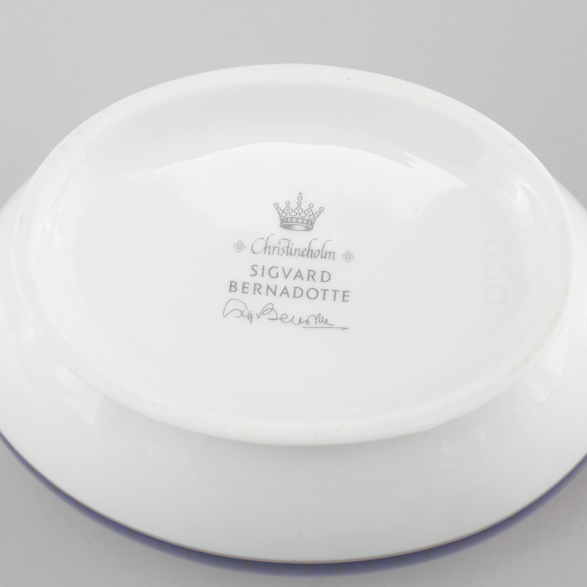 41 pieces of porcelain tableware, model "Christineholm" or "Marianne Royal Blue", 21th century.