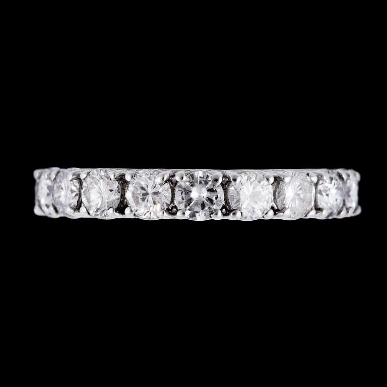 RING, sk eternity ring, briljantslipade diamanter, tot. 3.45 ct.