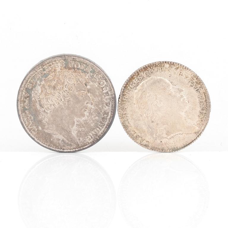SILVERMYNT, 2 st, Karl XIII resp Karl XIV Johan, Sverige 1810 resp Sverige o Norge 1828. Vikt tot ca 16 gram.