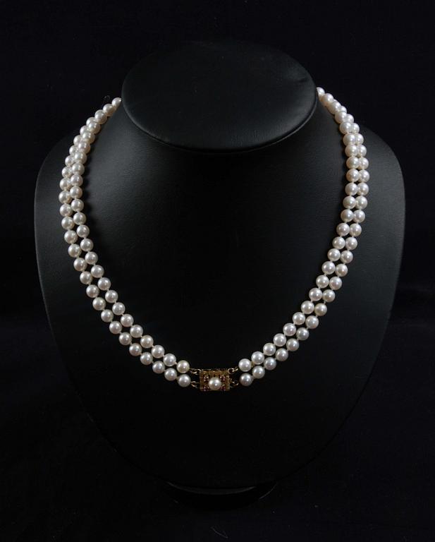 PÄRLCOLLIER, tvåradigt med guldlås 14 K.