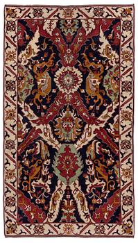 355. Semiantik "drak" matta, västra Persien, ca 237 x 133 cm.
