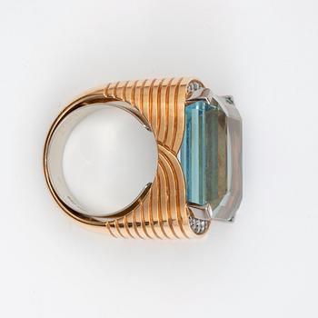 A aquamarine, circa 23.00 cts, and brilliant-cut diamond ring.