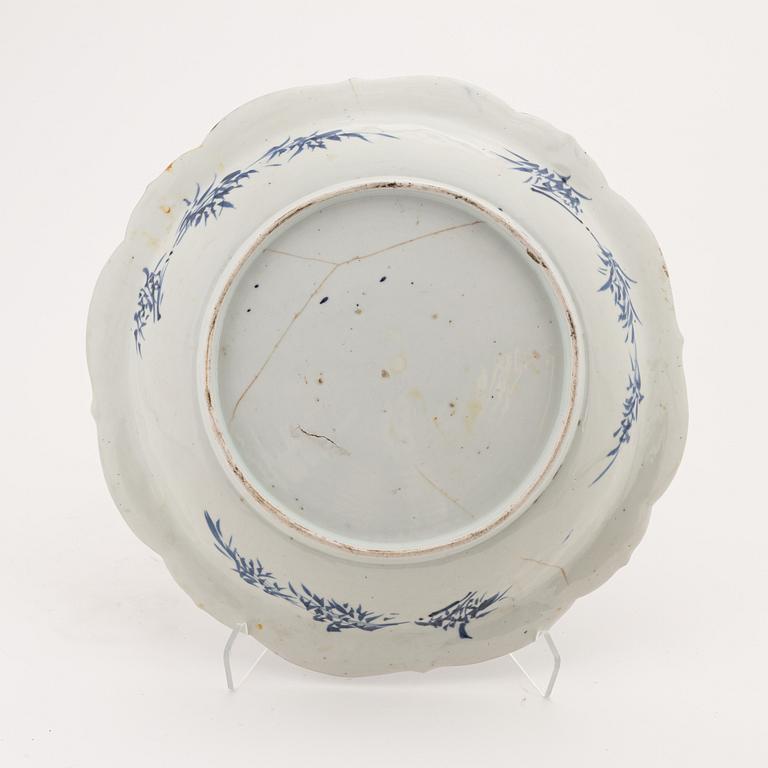Fat, porslin. Japan, 1700-tal.