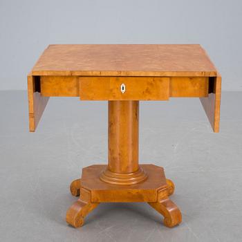 BORD och STOLAR, 4 st, Karl Johanstil, 1900-talets första hälft.