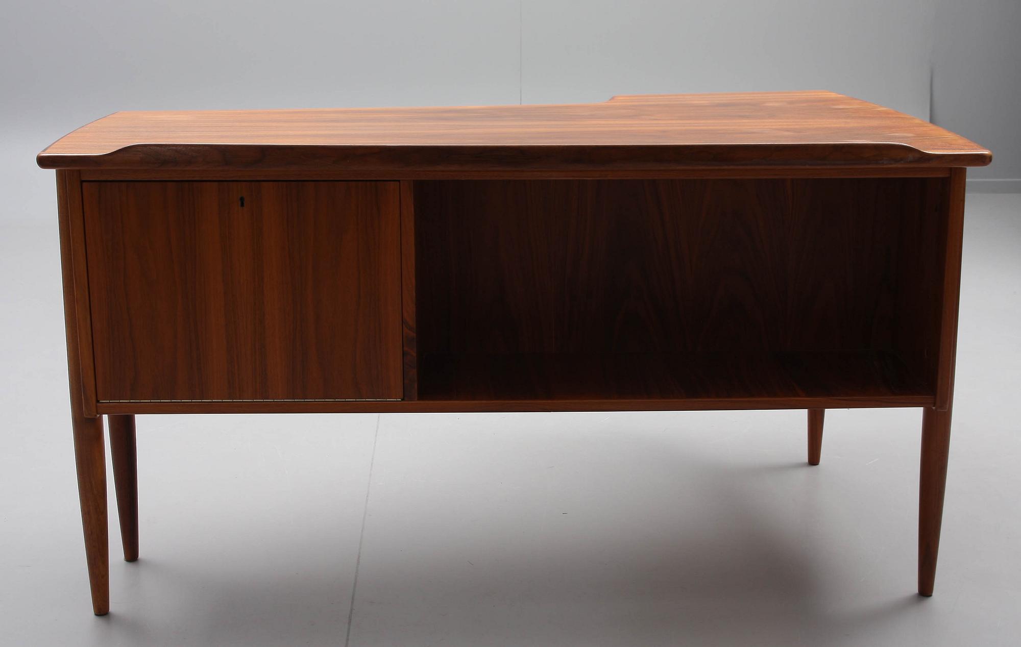SKRIVBORD, enl uppgift Lelångs möbelfabrik, 1960-tal.
