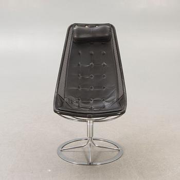 Bruno Mathsson, a Jetson leather and chrome swivel chair later part of the 20th century.