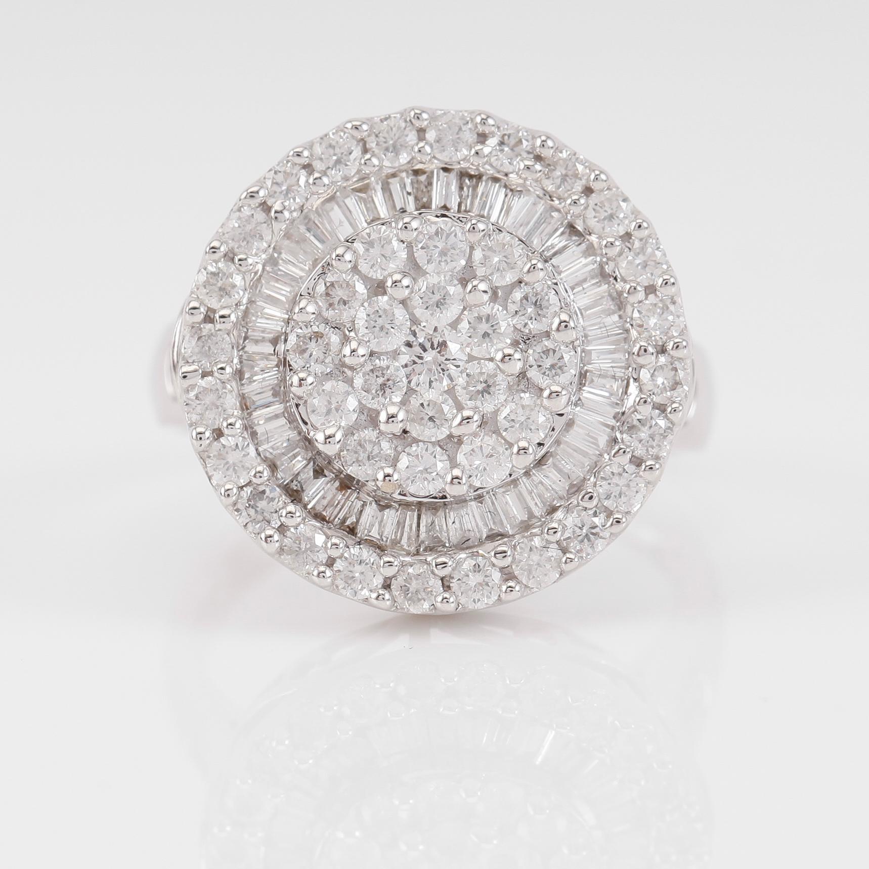 RING, 18K vitguld och diamanter tot ca 1.12 ct.