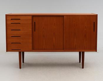 SIDEBOARD, Troeds, Bärnum, 1900-talets mitt.