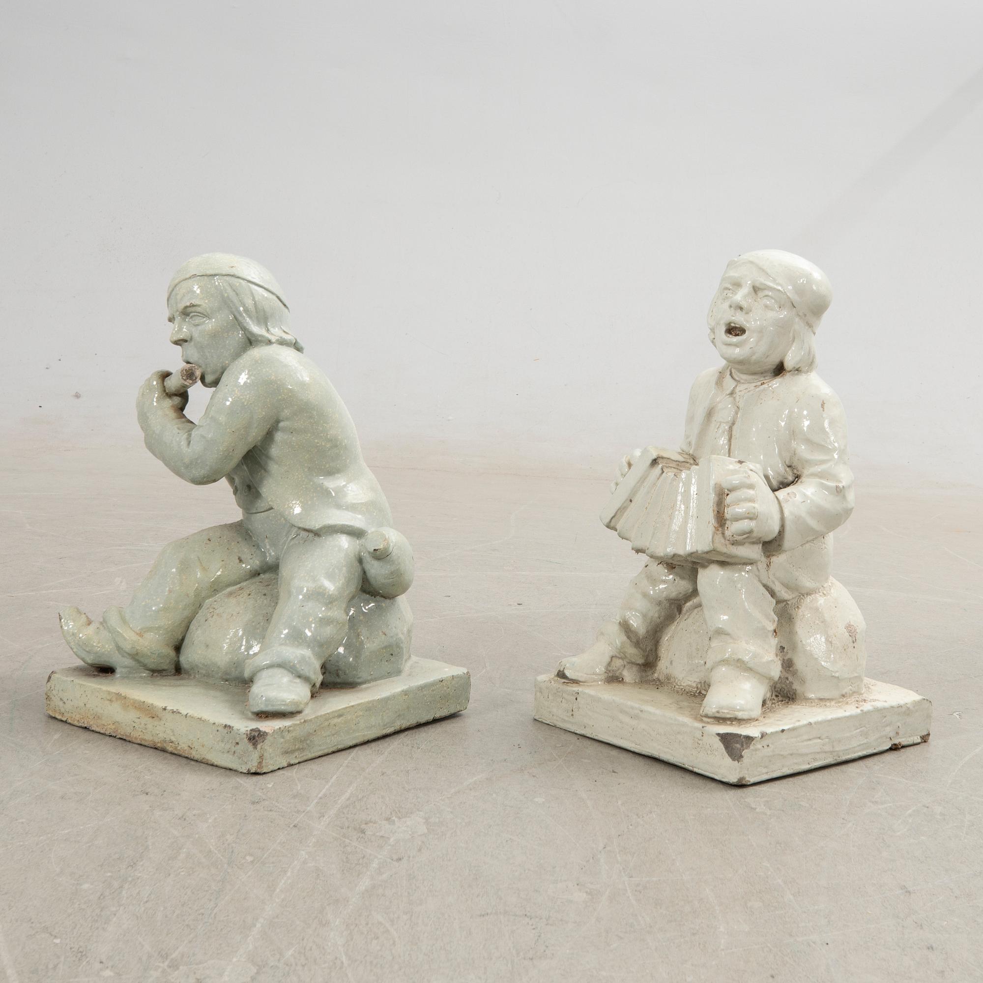 Trädgårdsfigurer, 2 st., stengods, Höganäs enligt uppgift, 1900-talets början.
