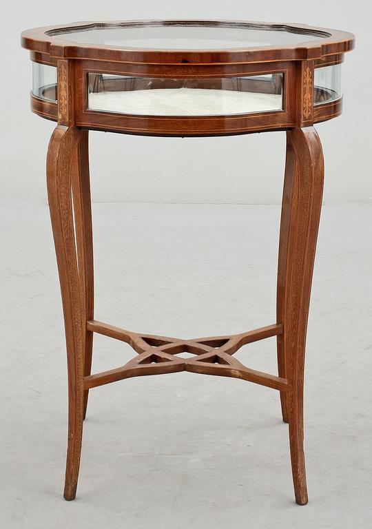MONTERBORD, Louis XV-stil, 1900-talets första hälft.