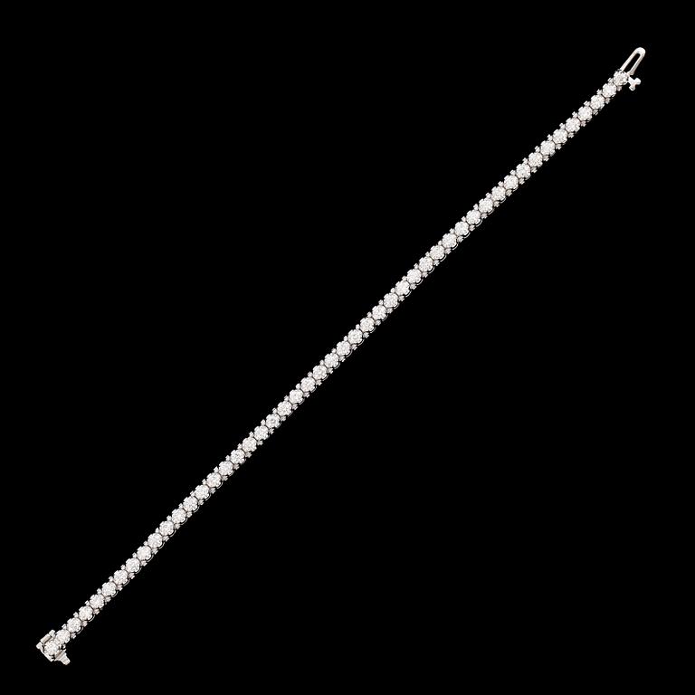 ARMBAND, 14 k vitguld, Rivière, 49 briljantslipade diamanter tot ca 2.80 ct.