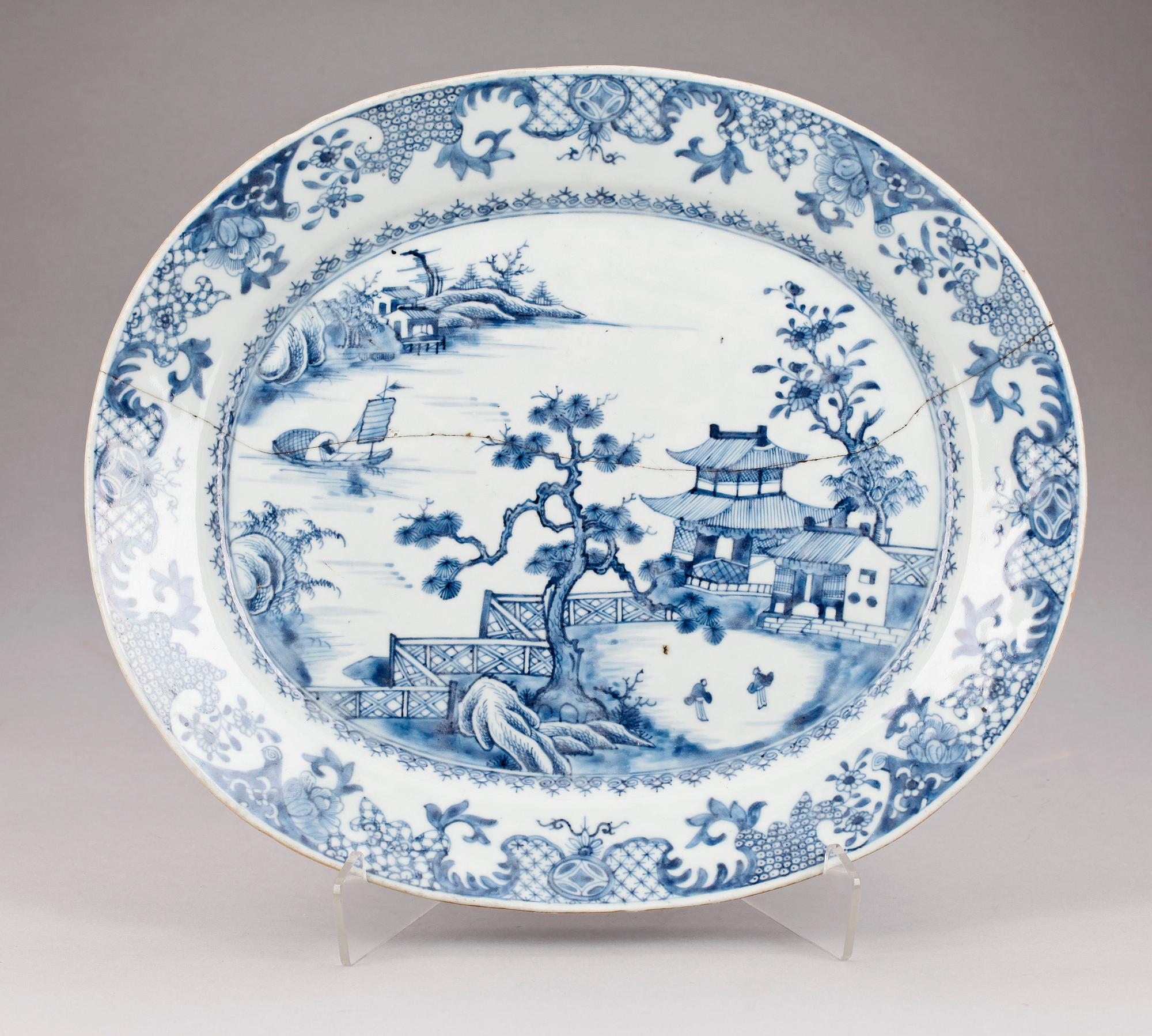 FAT, två stycken, kompaniporslin. Qing dynastin, Qianlong (1736-95).