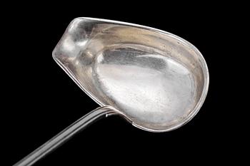 BESTICKUPPSÄTTNING i schatull, 102 delar, silver, Gustaf Fredrik Kihlberg 1916. Tot vikt exkl knivar ca 3220 g.