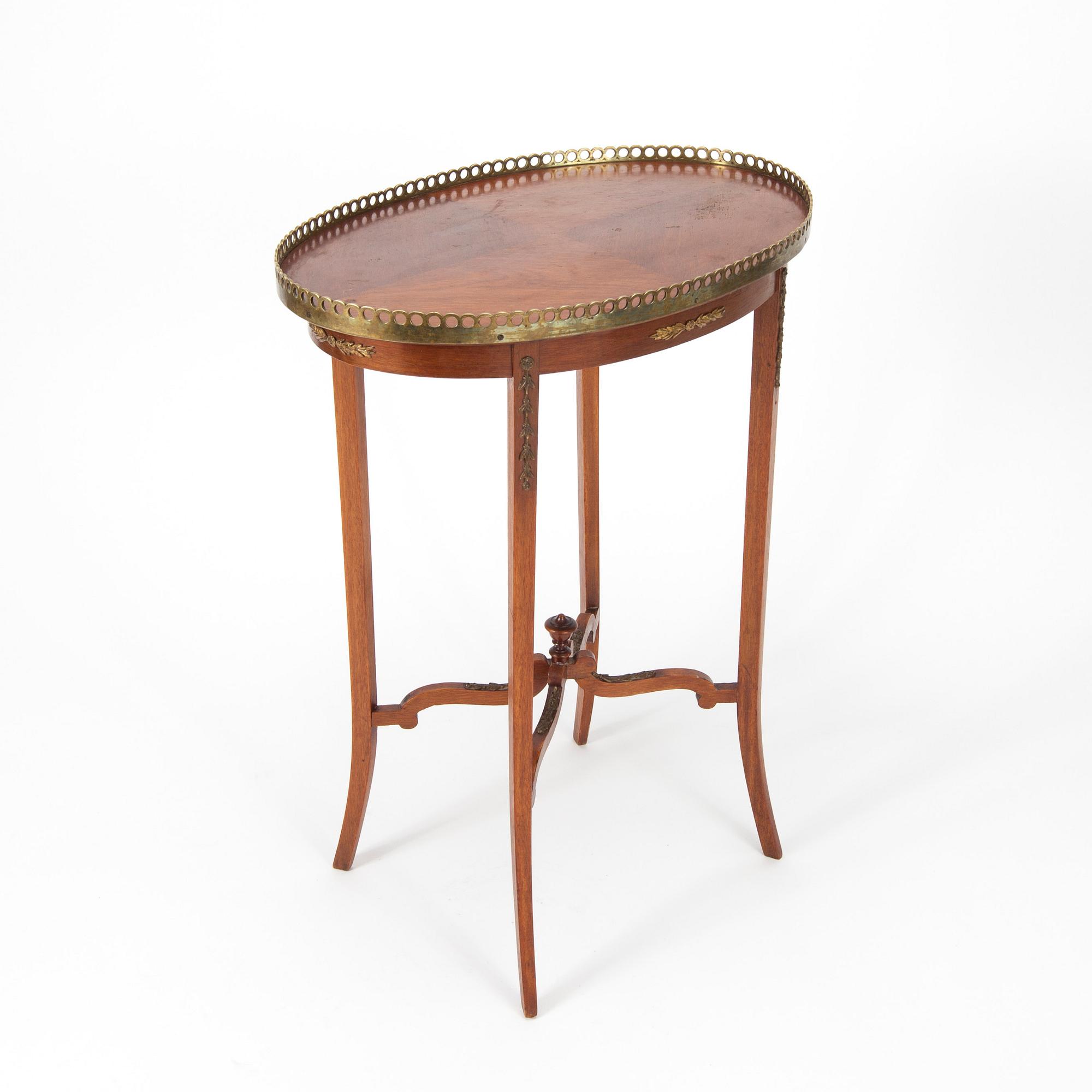 SIDOBORD, 1900-talets första hälft.