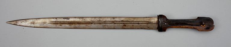 DRÄKTVÄRJA, BAJONETT  samt KINDJAL, möjligen Tyskland/Ryssland 1800-tal samt 1900-taltes början.