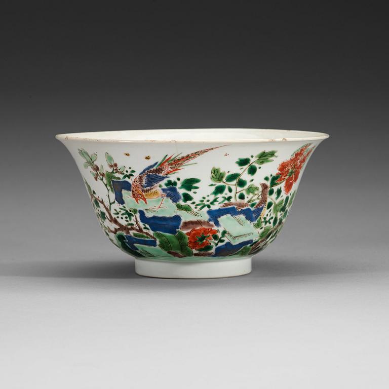 SKÅL, porslin. Qingdynastin, Kangxi (1662-1722). Med Chenghuas sex karaktärers märke.