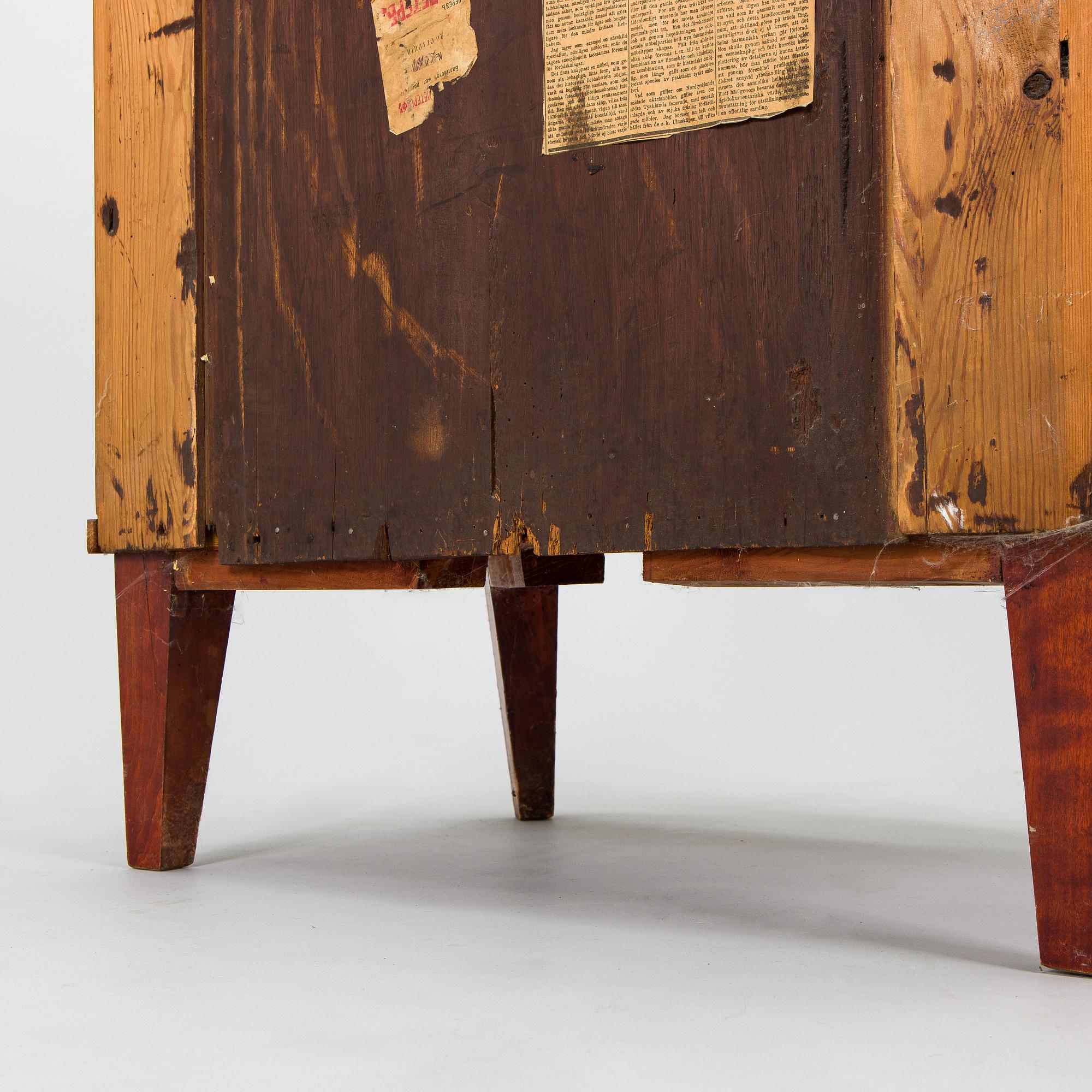 Chest of drawers, late Gustavian, early 19th century, with parts from the early 20th century.