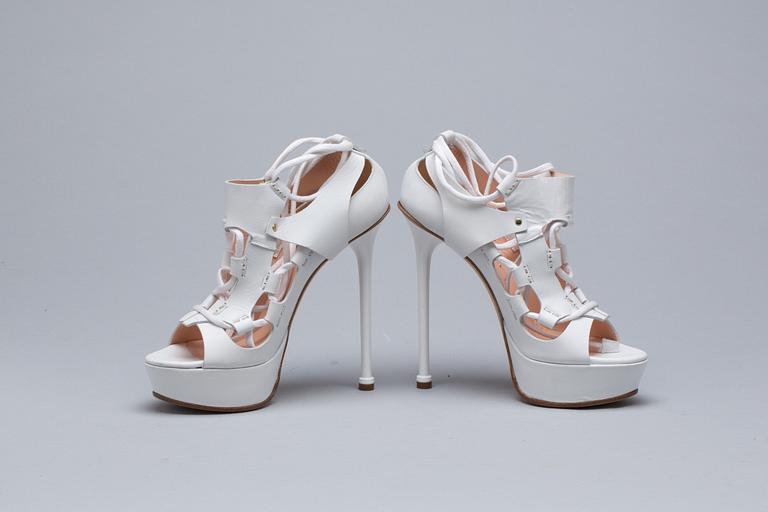 SKOR, Versace.