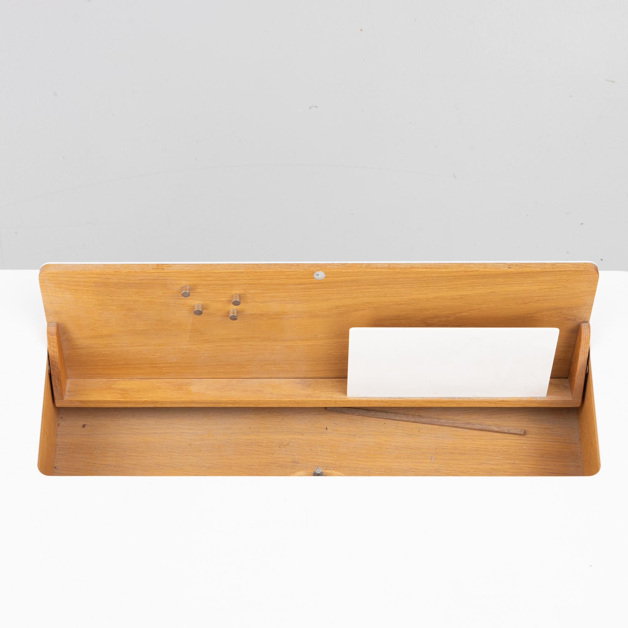 Nissen & Gehl, skrivbord modell "1330", samt stol,  Naver Collection, Danmark.