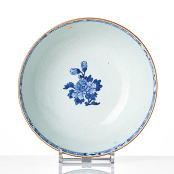 A blue and white bowl, Qing dynasty, 18th century.