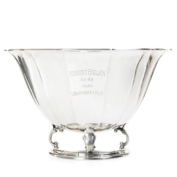 A silver bowl on foot, GAB, Stockholm, 1931.