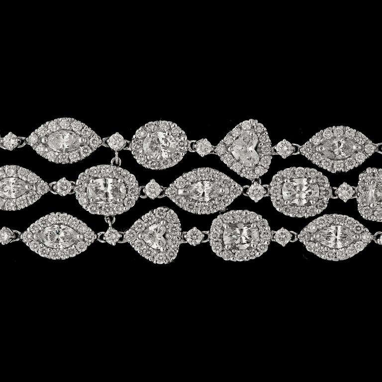 ARMBAND, tre rader dropp, navette- och briljantslipade diamanter, tot. 25.50 ct.