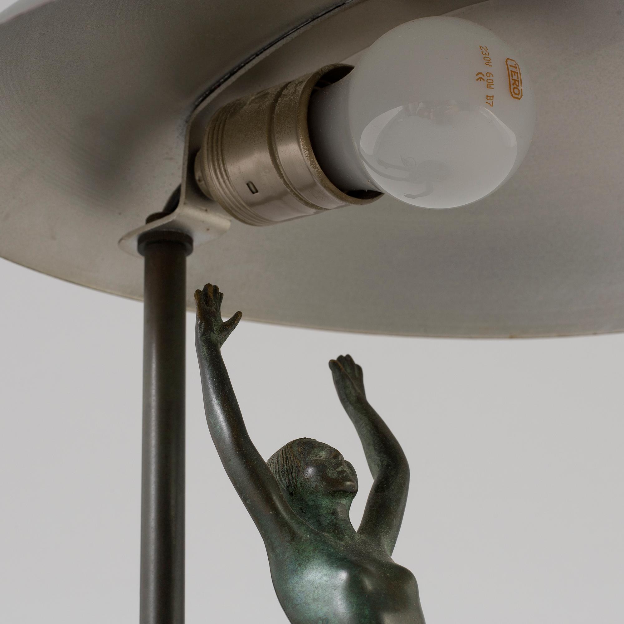 BORDSLAMPA, 1900-talets första hälft.