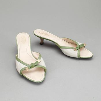 SKOR, ett par, Tod's.