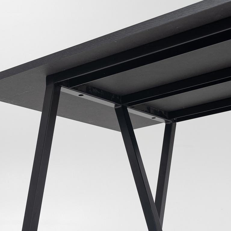 Leif Jørgensen, bord, "Loop Stand", Hay, Danmark.