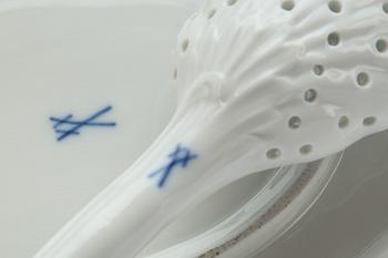 TERRIN på FAT med SLEV, porslin, Meissen.