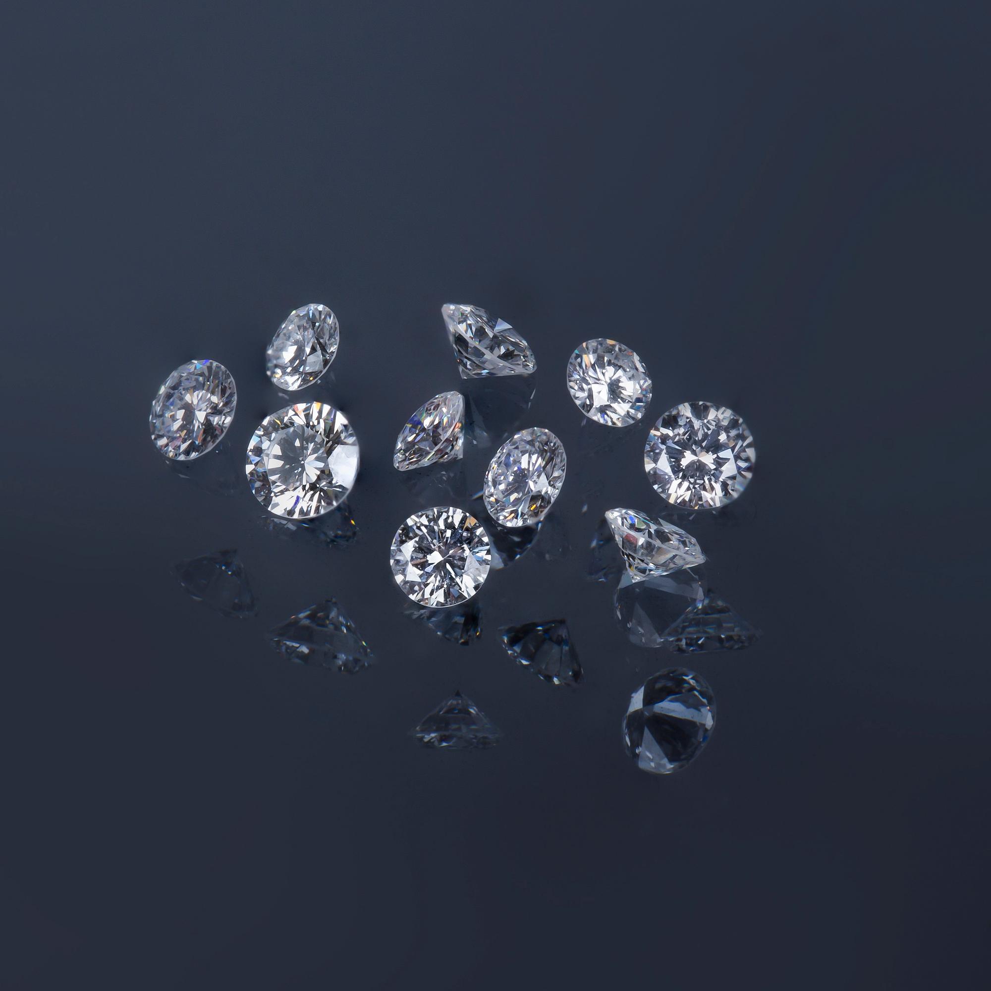 DIAMANTER, 10 st, oinfattade, briljantslipade, 1.01 ct enligt certifikat.
