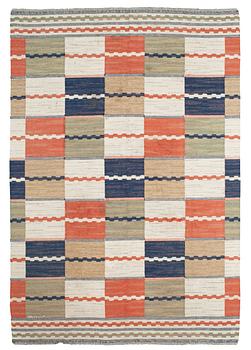 588. CARPET. "Vita Rutmattan". Flat weave. 296 x 204,5 cm. Signed AB MMF.